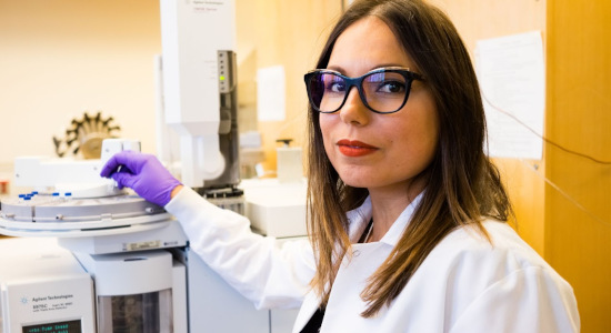 CLose-up of Maria Ainara Sistiaga Guiterrez working with some samples in lab.